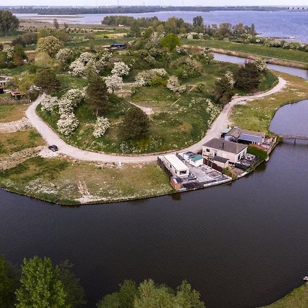 Villa Carafun Aan Het Water Ooltgensplaat Extérieur photo