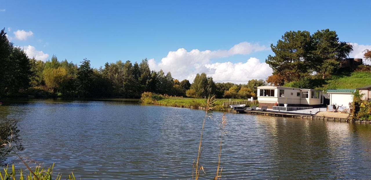 Villa Carafun Aan Het Water Ooltgensplaat Extérieur photo