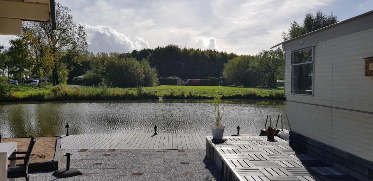 Villa Carafun Aan Het Water Ooltgensplaat Extérieur photo