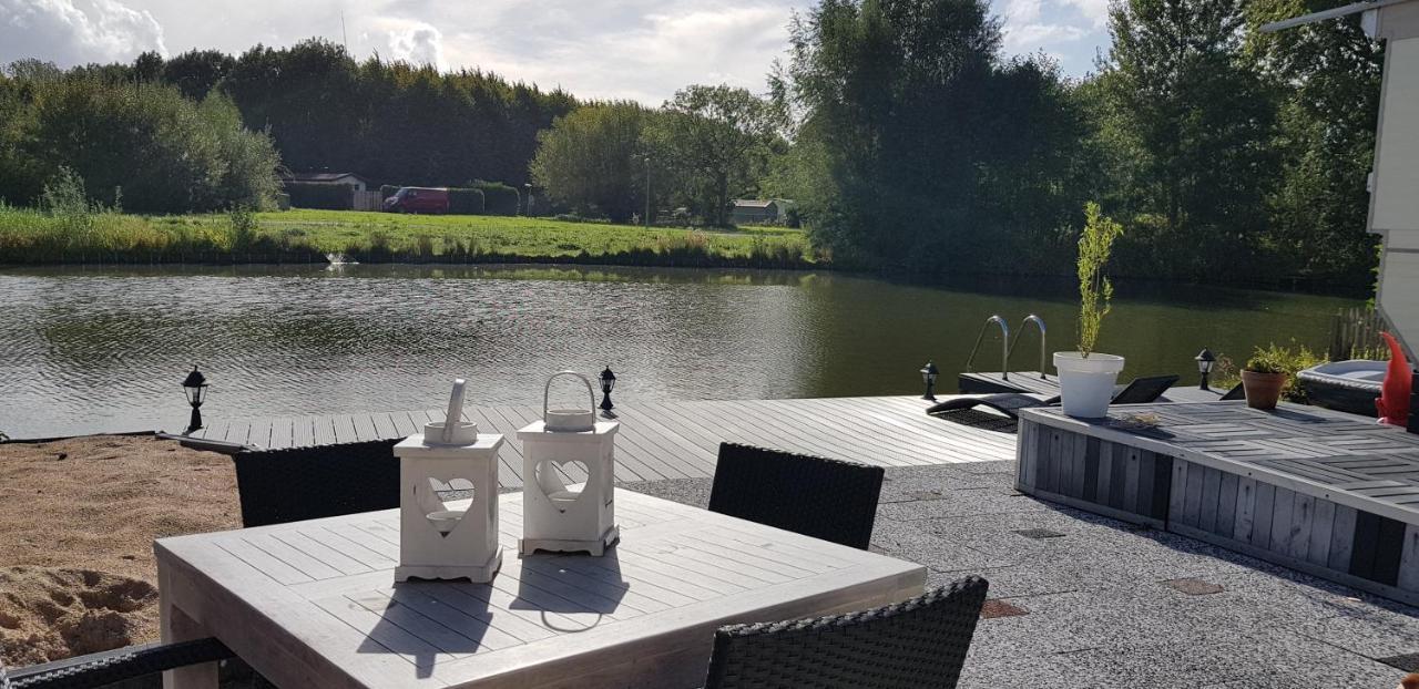 Villa Carafun Aan Het Water Ooltgensplaat Extérieur photo