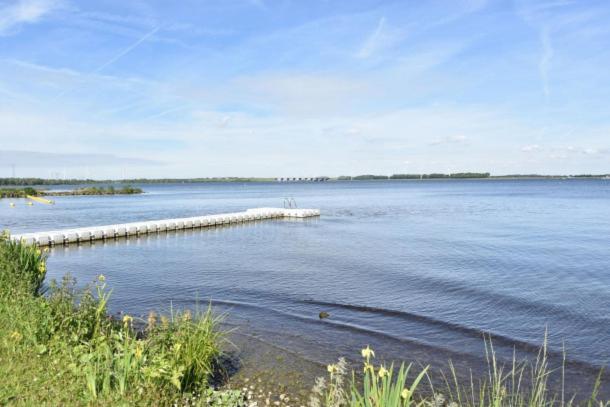 Villa Carafun Aan Het Water Ooltgensplaat Extérieur photo