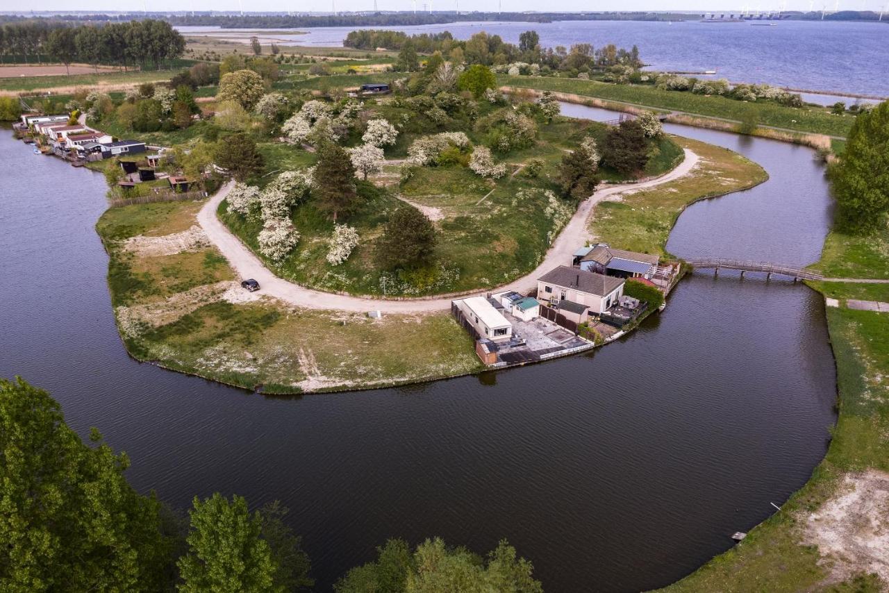 Villa Carafun Aan Het Water Ooltgensplaat Extérieur photo